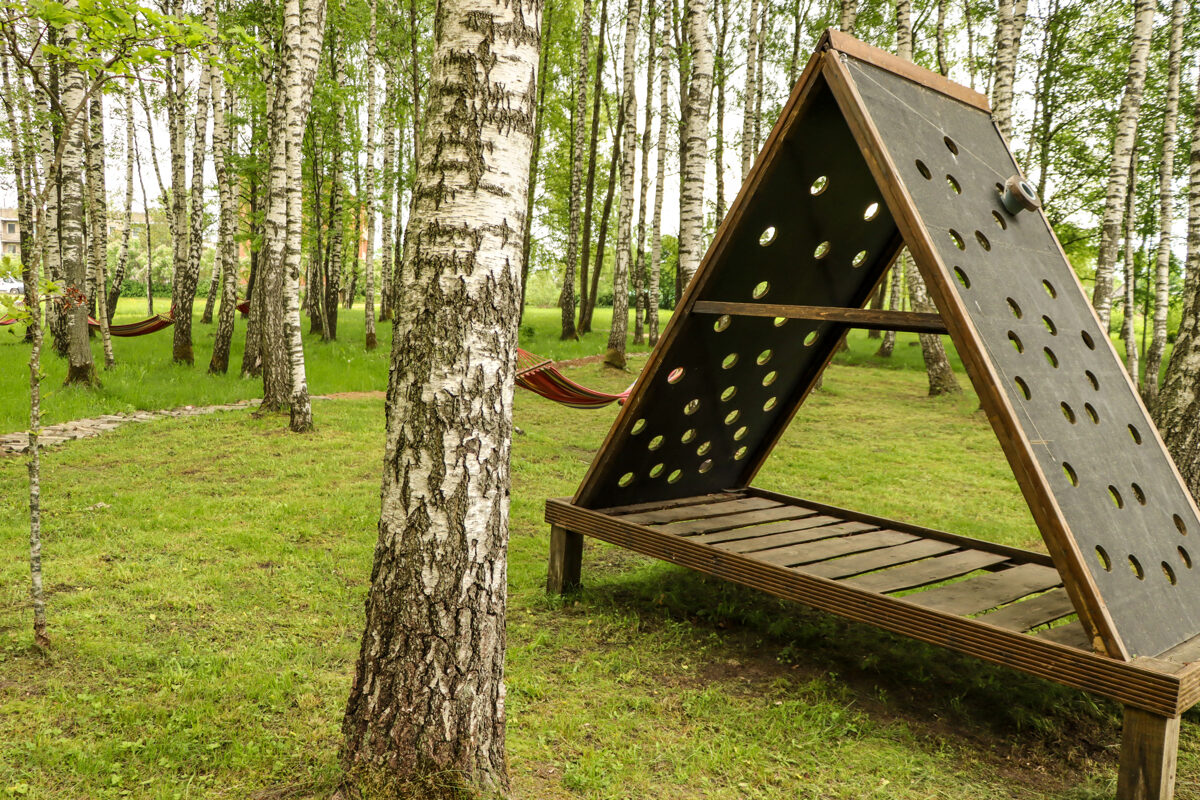 The sensory grove walking trail, a centenary oak tree and a sculptural work in Sikšņi