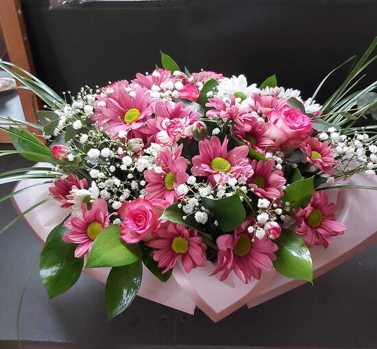 Suvenīru, dāvanu un ziedu veikals "Amatnieku namiņš"