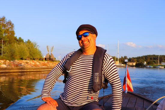 Jūras un upes izbraucieni ar kapteini