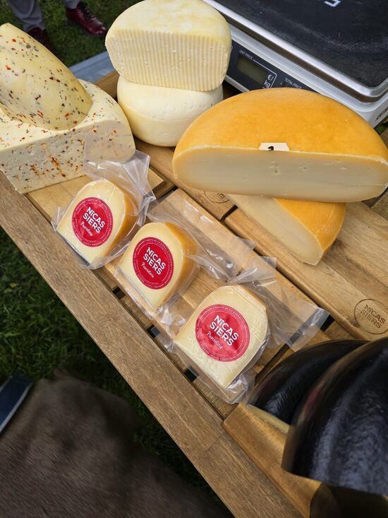 Nīcas sieru degustācija skaistajā dārzā “Kristapi”