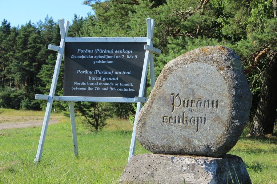 Porāni (Pūrāni) burial mound site