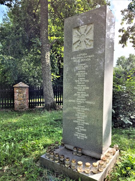 Lāčplēša kara ordeņa kavalieru piemiņas stēla 