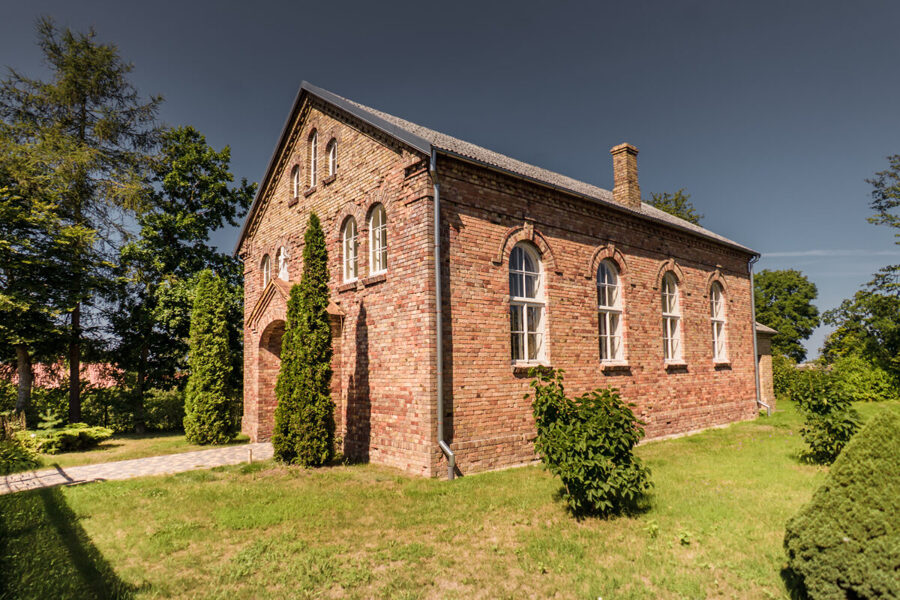 Pāvilostas Sv. Pētera - Pāvila evaņģēliski luteriskā baznīca