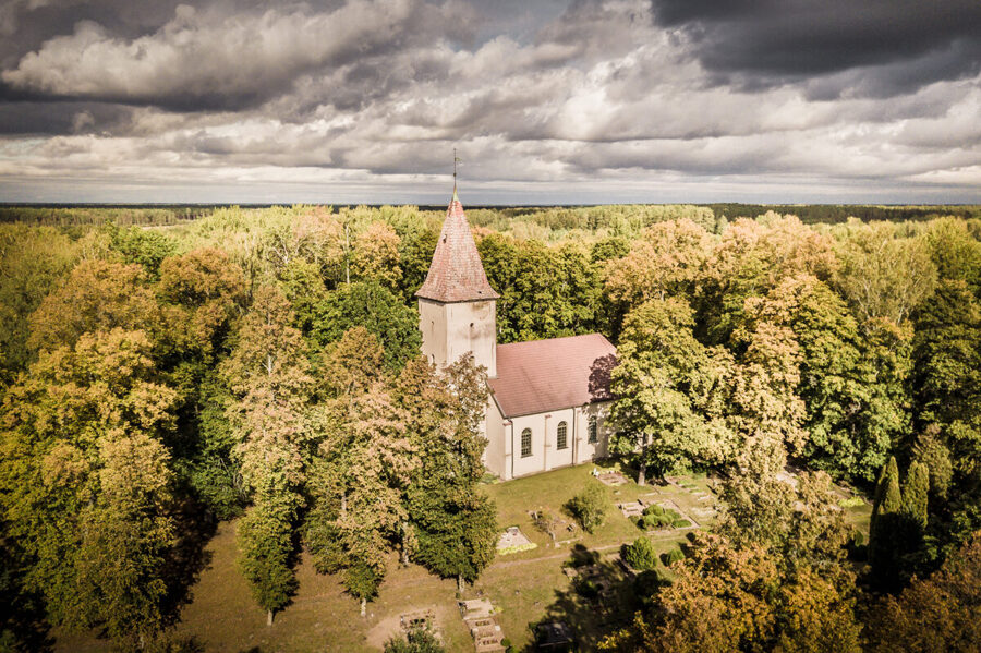 Vērgales Evaņģēliski luteriskā baznīca un piemineklis mīlētājiem