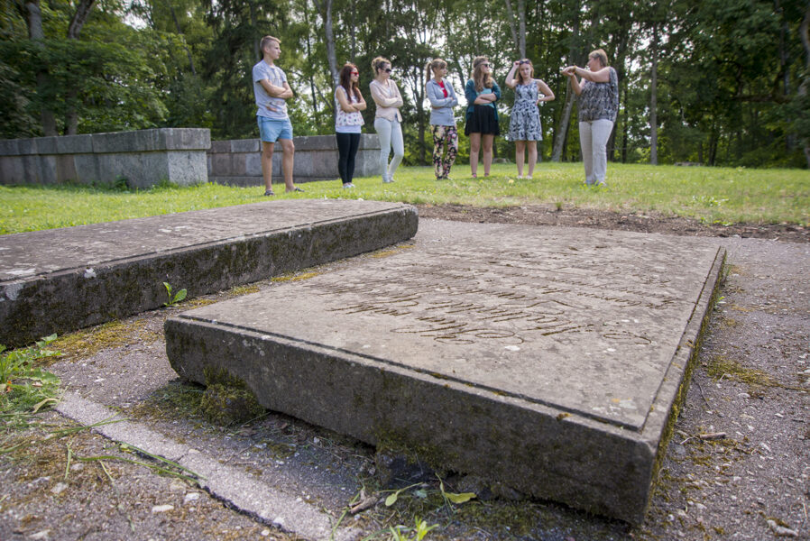 Tombs of the Barons Manteifels