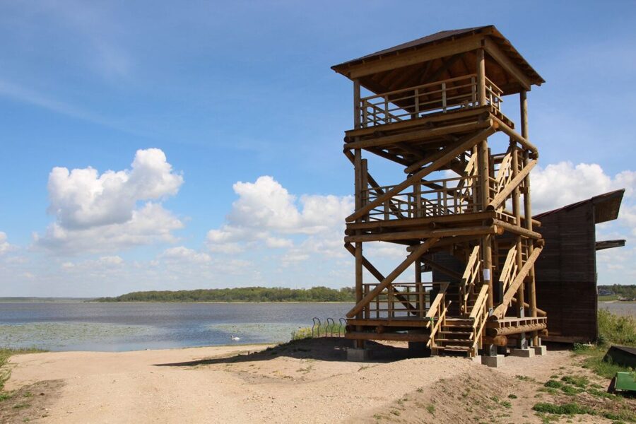 Skatu tornis pie Durbes ezera 