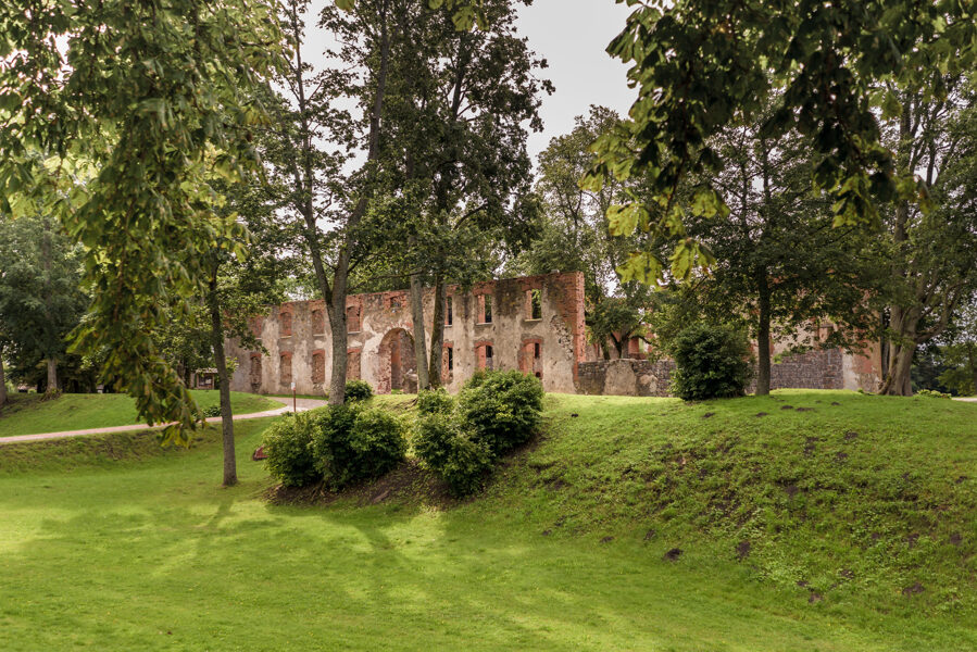 Festivāla atklāšana- 12. augusts 20:00 Grobiņas pilsdrupas