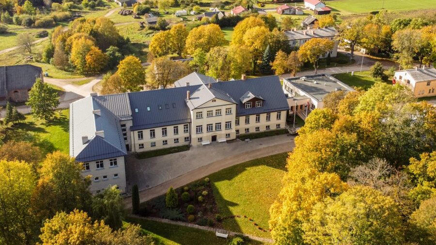 Purmsatų dvaro kompleksas ir senienų kolekcija