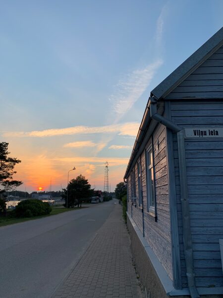 Brīvdienu māja "Pie jūras"