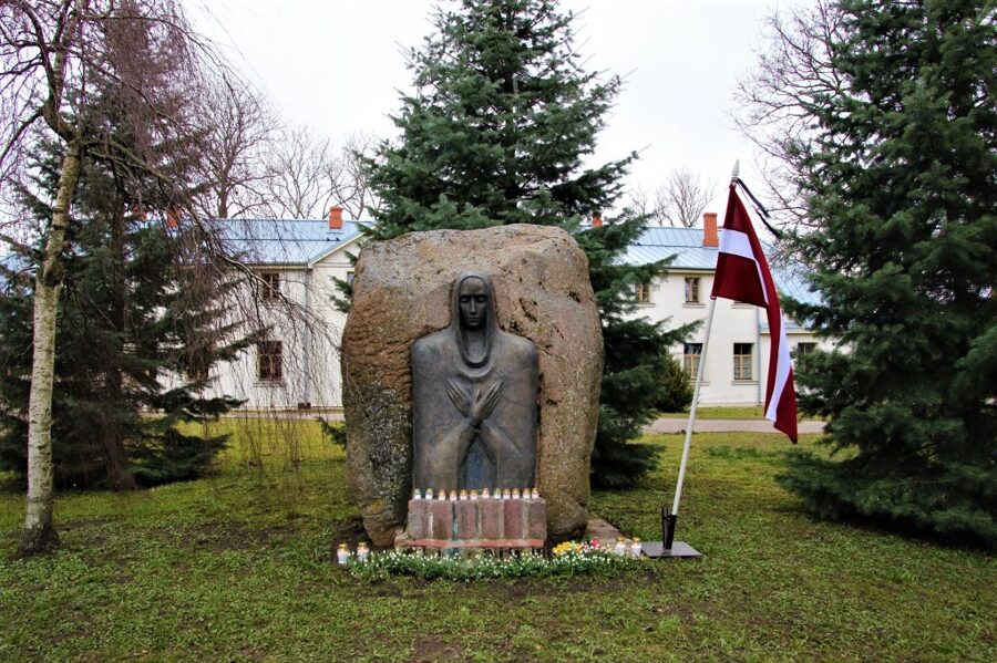 Memorial stone to victims of communist terror