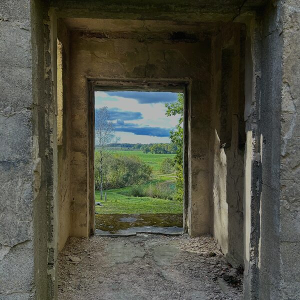 Vanessa Siksna "Mazā bilžu rāmītī-Smaižu baznīcas drupas"