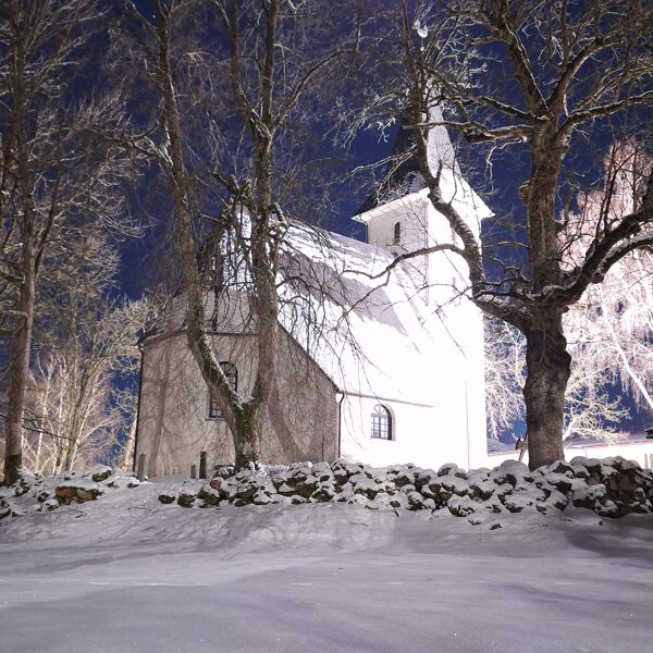 Intars Mellums "Mēness apspīdēta" Priekule, Luterāņu baznīca