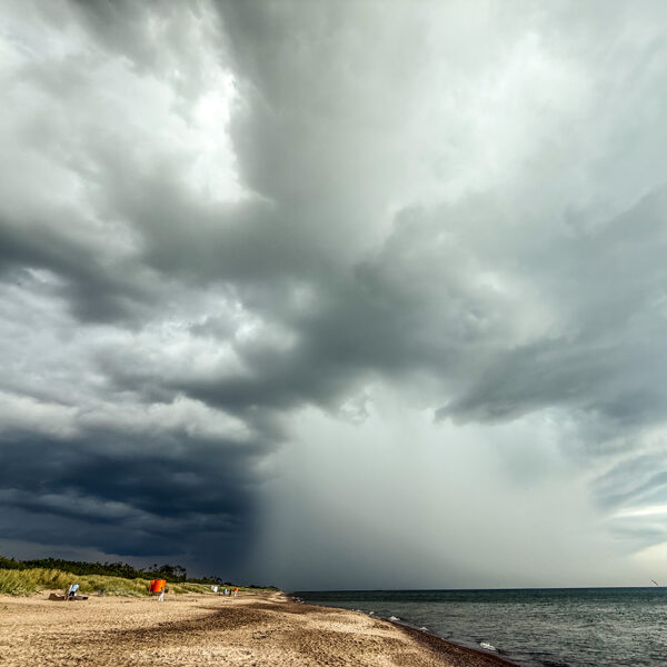 Pape negaisa laikā - Anna Vītola