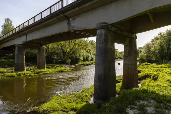 Normunds Kaprano "Zem tilta" Bārtas upe