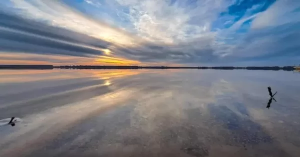 Ulvis Nicis, drīkst izmantot arī kā ULVIS NICIS Photography "Durbes ezers kā spogulis!" Du